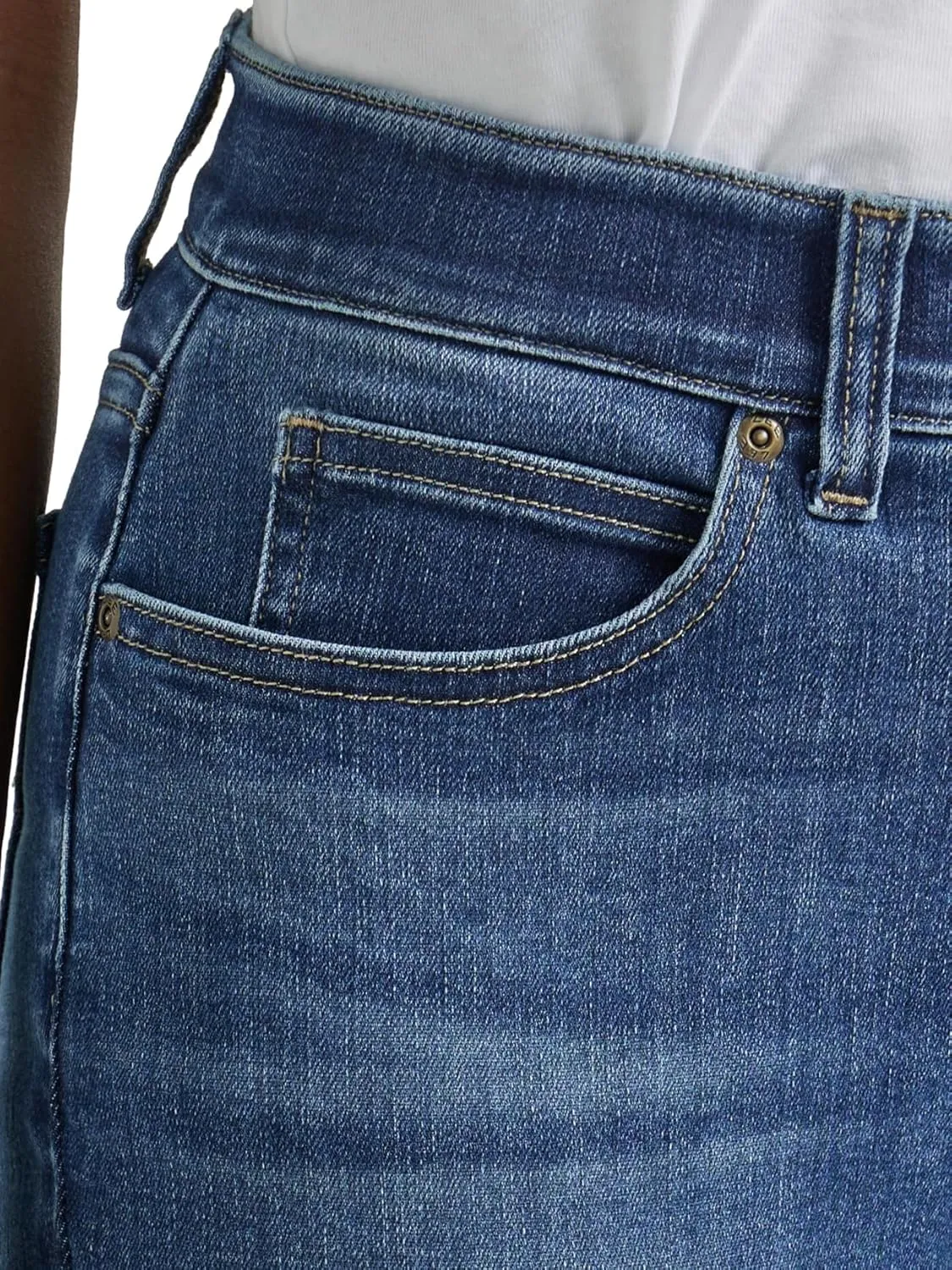 Lee Women's Ultra Lux Comfort with Flex Motion Straight Leg Jean